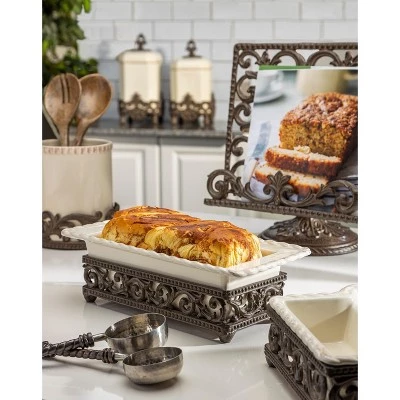 GG Collection Cream Ceramic Utensil Holder with Acanthus Leaf Metal Base 4 GG Collection Cream Ceramic Utensil Holder with Acanthus Leaf Metal Base - Image 2